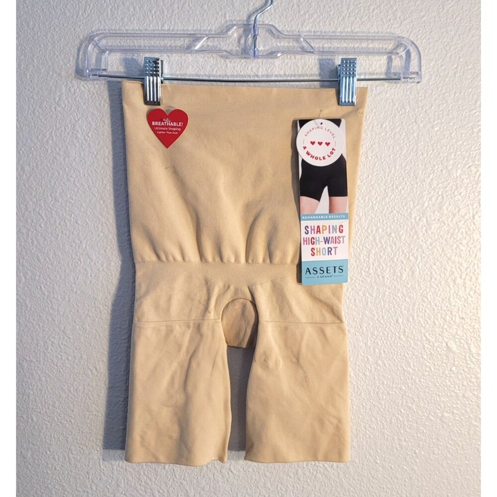 NWT Assets By Spanx Remarkable Results Shaping High Waist Short Size S Beige